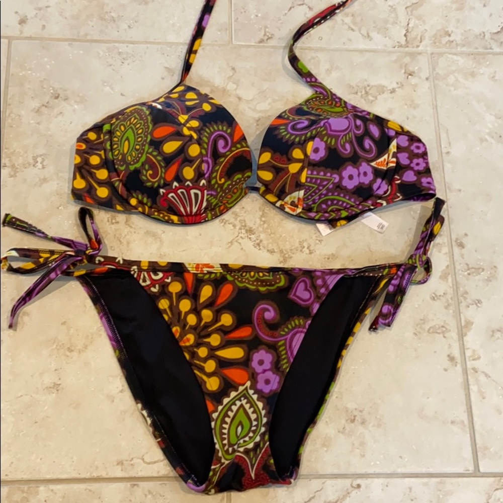 Victoria’s Secret bikini